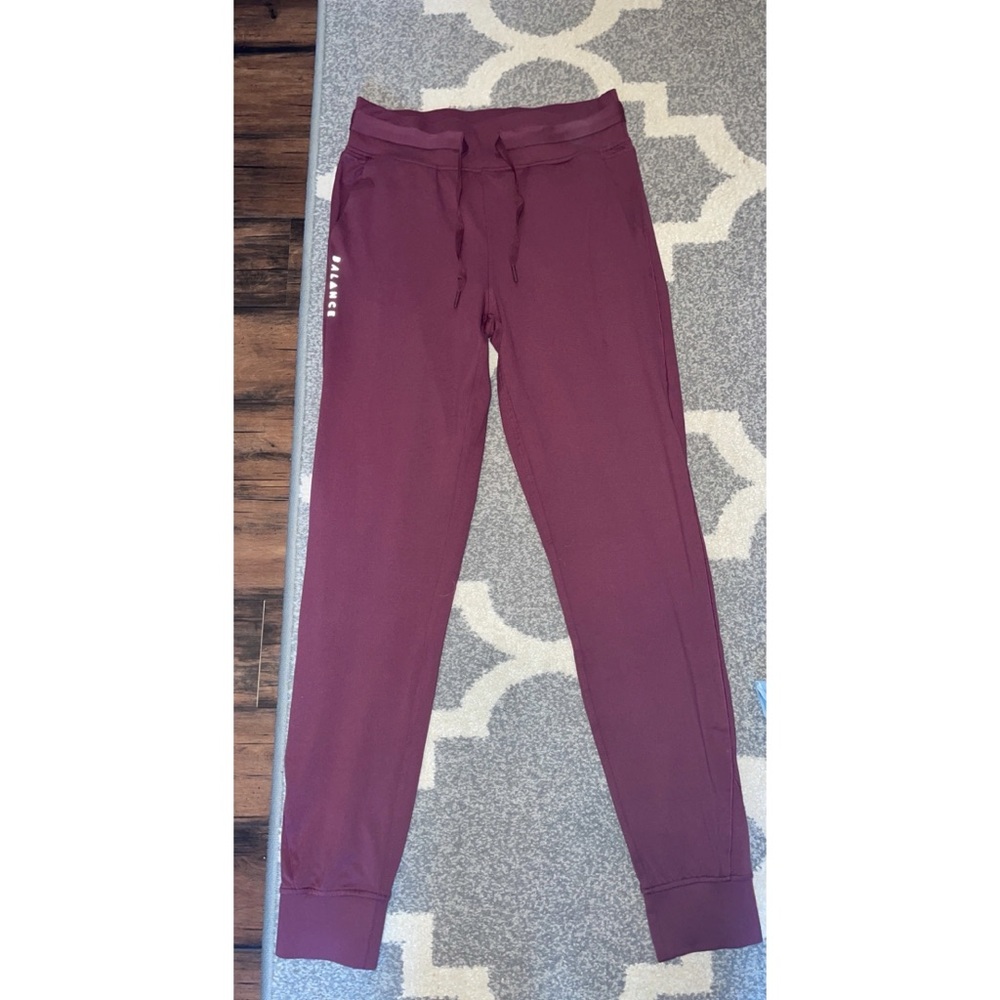 SELLING TOGETHER Balance Athletica Joggers